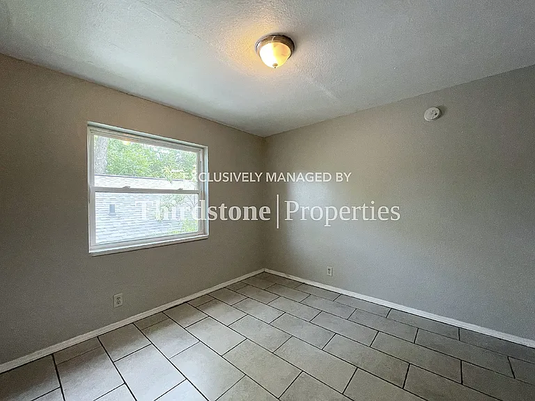 1437 W 26th St #4 — Photo 14