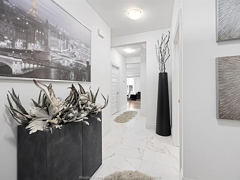 116 Peters St — Photo 3