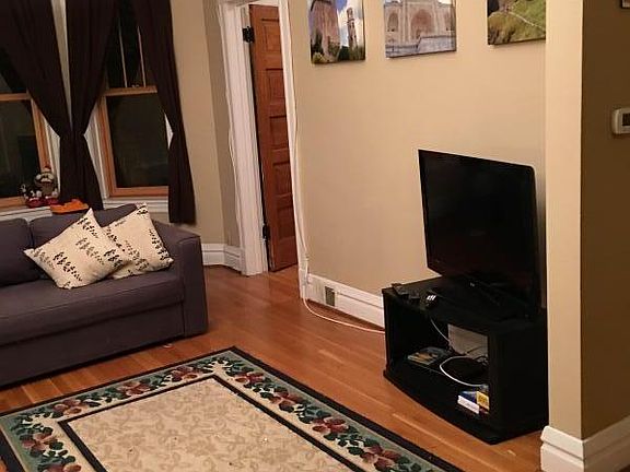 3rd image of 1730 W Farragut Ave #2