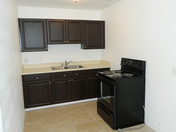 3rd image of 2614 2nd St SW