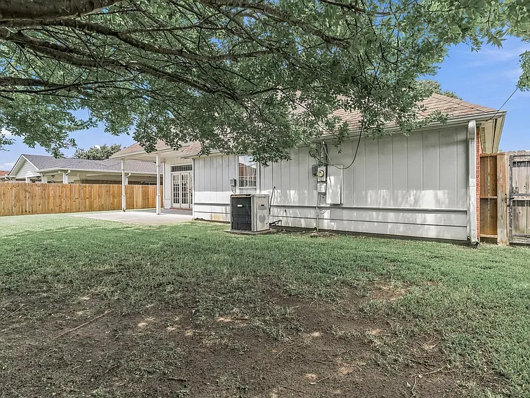 2107 Avenue K — Photo 34