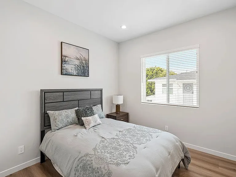 2423 Curtis Ave — Photo 6