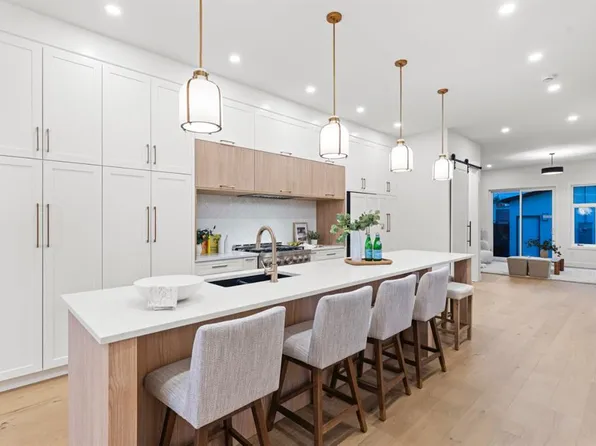 610 W 24a St NW, Calgary, AB T2N 2S4