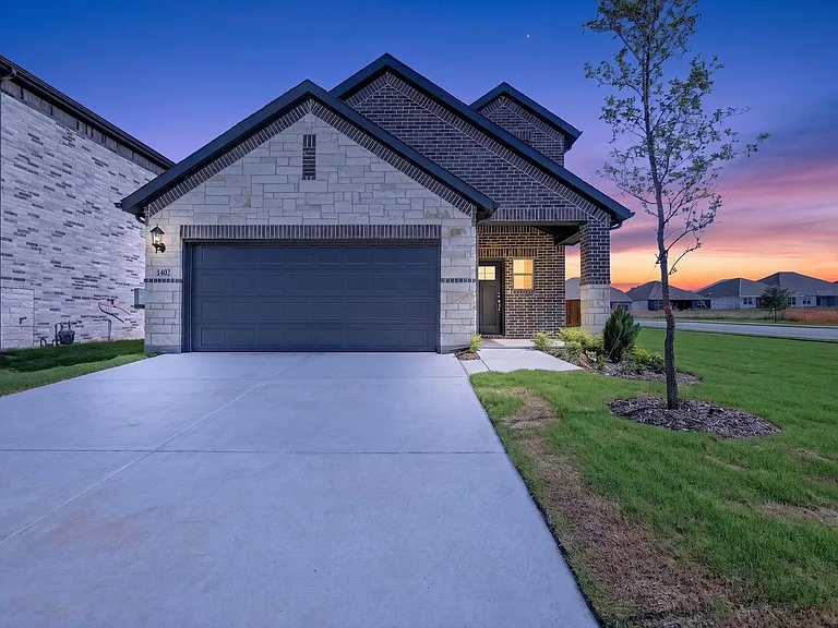 1402 Bridgestone Dr — Photo 25
