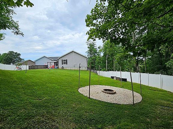 5th image of 391 Leimer Ln