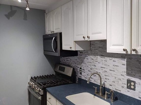 3rd image of 2535 Huntington Ave #1