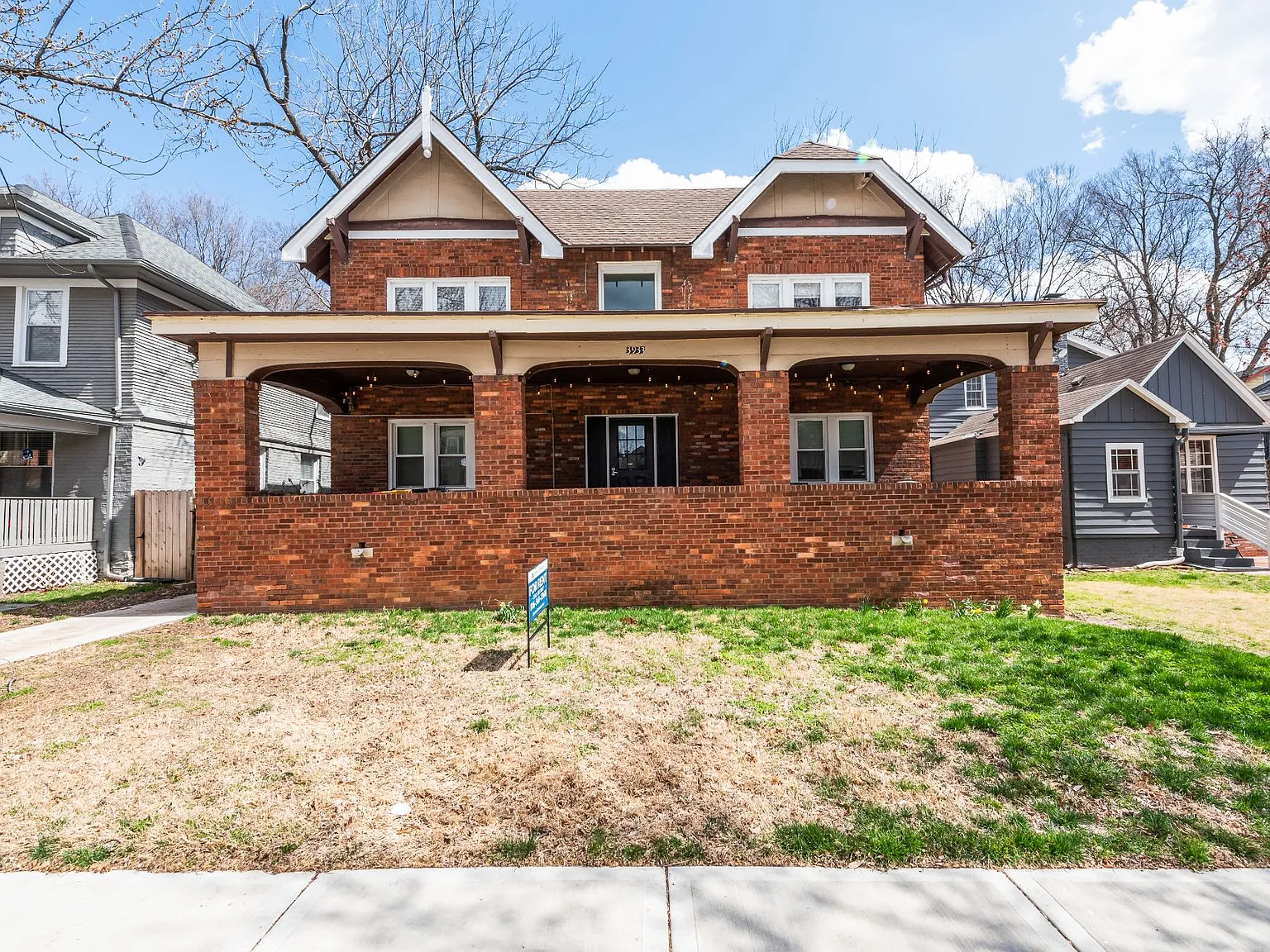 3933 Charlotte — Photo 1
