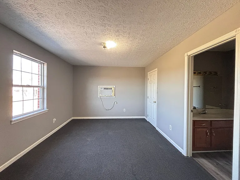 River Valley Apartments — Photo 22