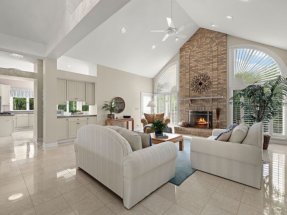 5th image of 32 Rosewood Dr