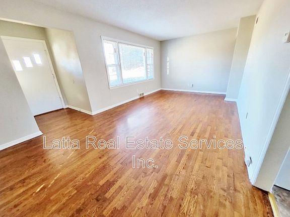 4th image of 2300 NE Pence Ave