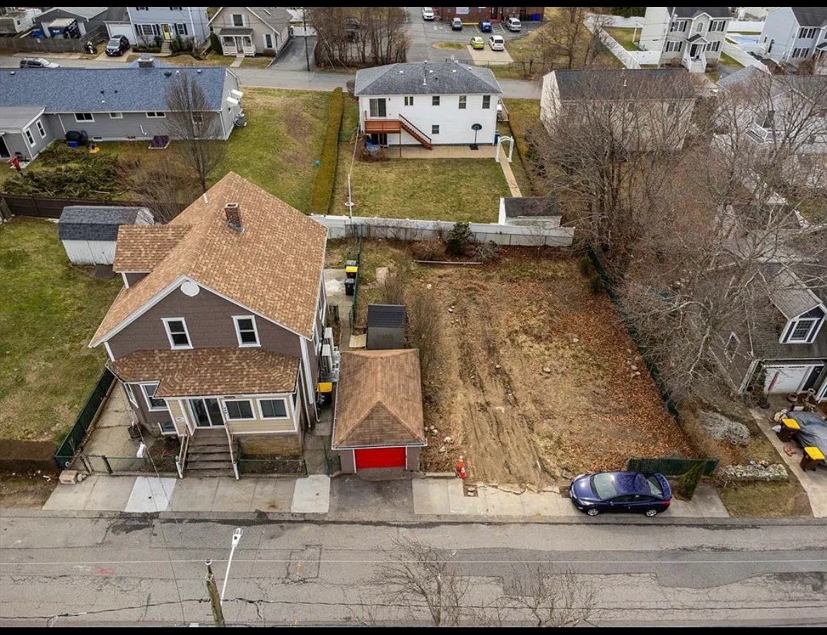 301 America St — Photo 1