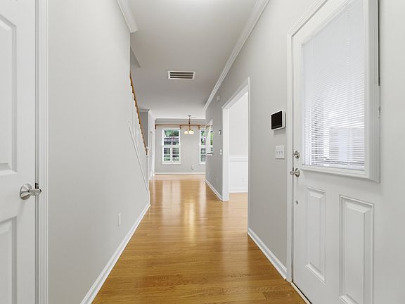 4th image of 222 Cameron St