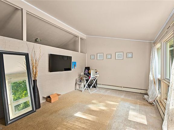 4th image of 2704 Clement St