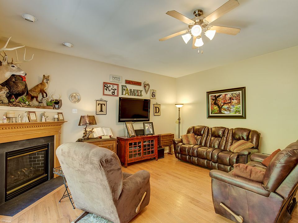 2nd image of 9902 Woodburn Ct
