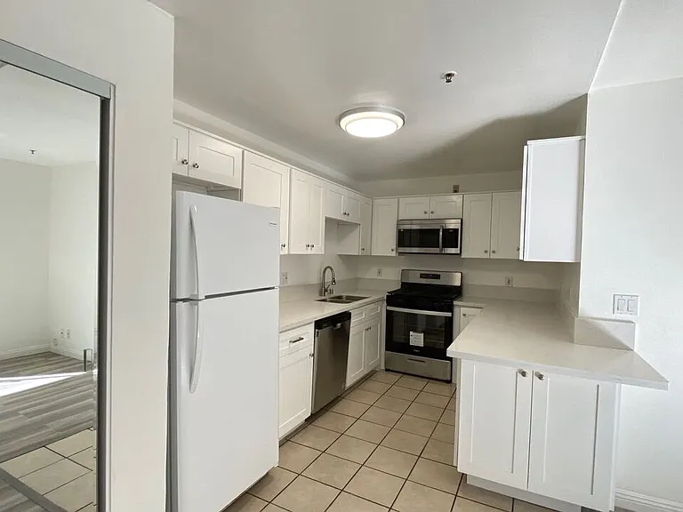 701 S Kingsley Dr #203 — Photo 10