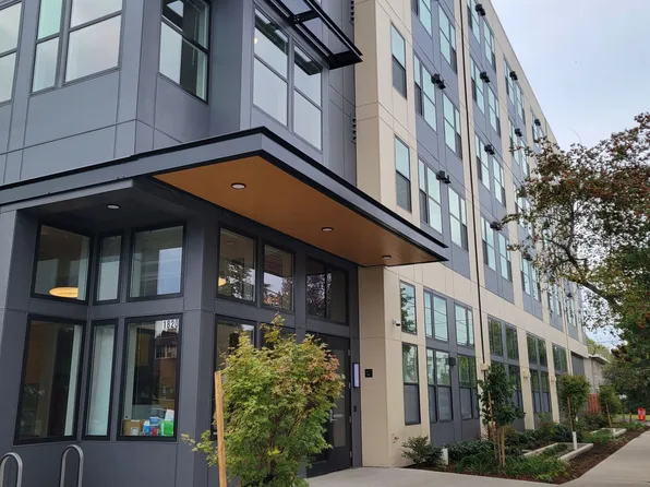 Ferry Street Flats - Modern Studios and Lofted units right by campus!