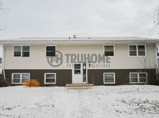 112 2nd St SW #3, Hillsboro, ND 58045