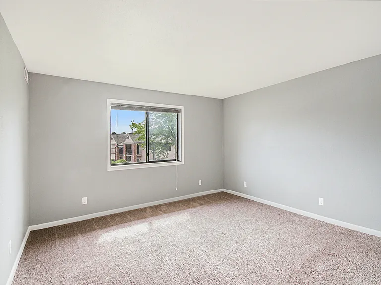 Westfield Club Apartments — Photo 22