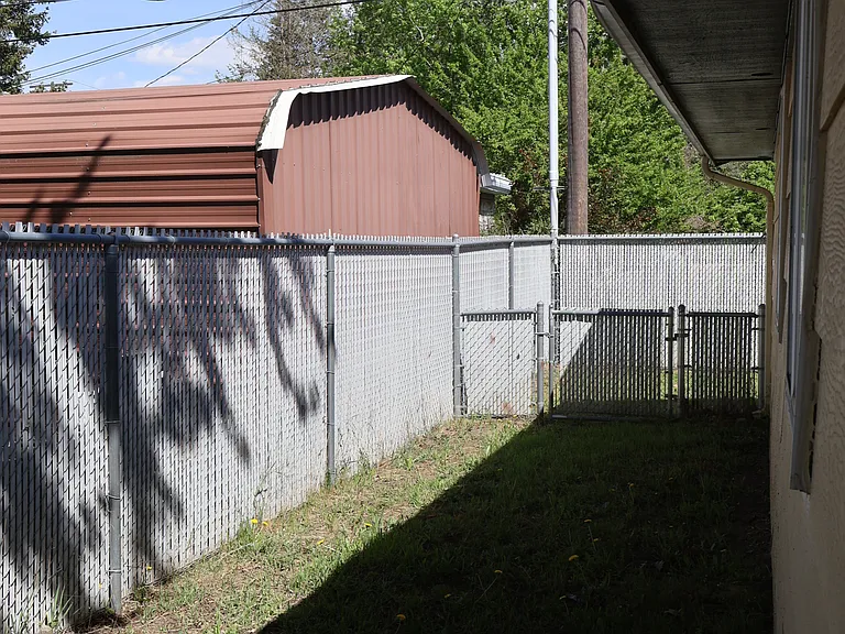 2828 N Julia St — Photo 27