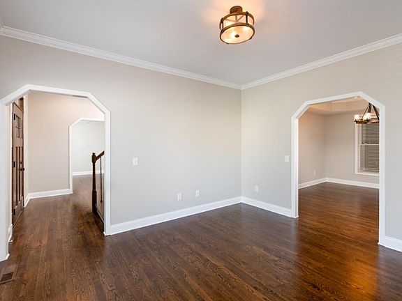 5th image of 107 Saint Marys Ct