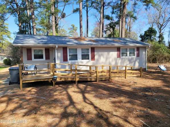 406 E Poplar Street, Bladenboro, NC 28320