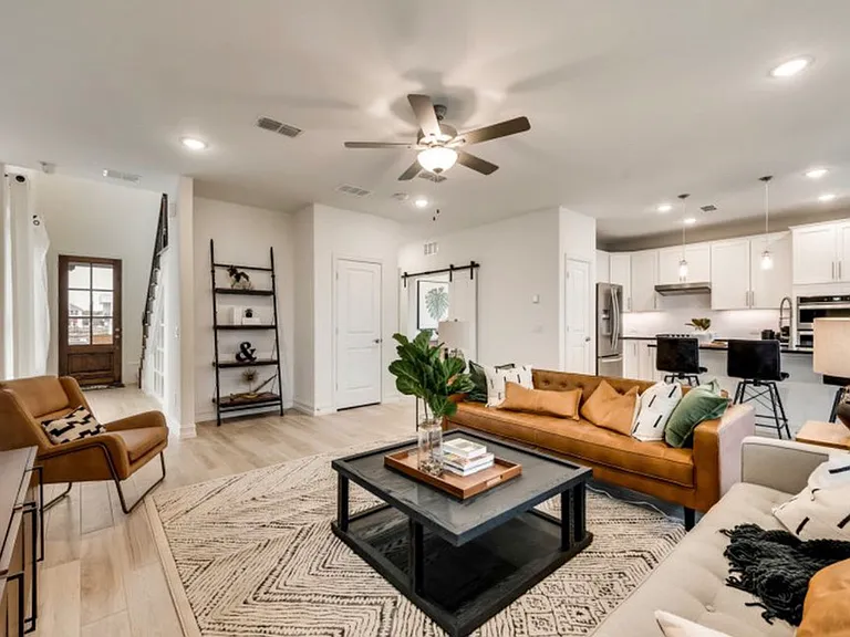312 Rosemoor Pl — Photo 3