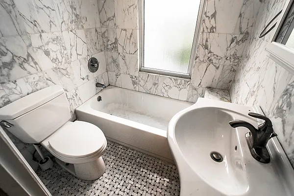 Rented by Nooklyn NYC LLC | media 55