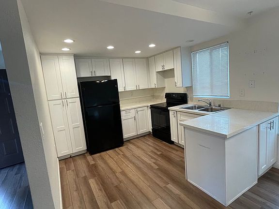 3rd image of 6572 College Grove Dr Unit 81