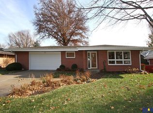 306 Taylor Park Dr, Lincoln, NE 68510