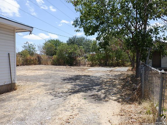 4th image of 256 CHRISTINE DR