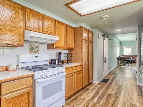 624 1st Ave N, Fairfield, MT 59436