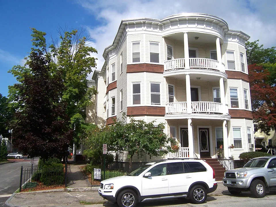 396 Notre Dame Ave #4