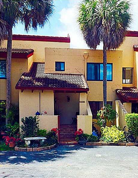1st image of 800 NW 106th Ave #8B6-1