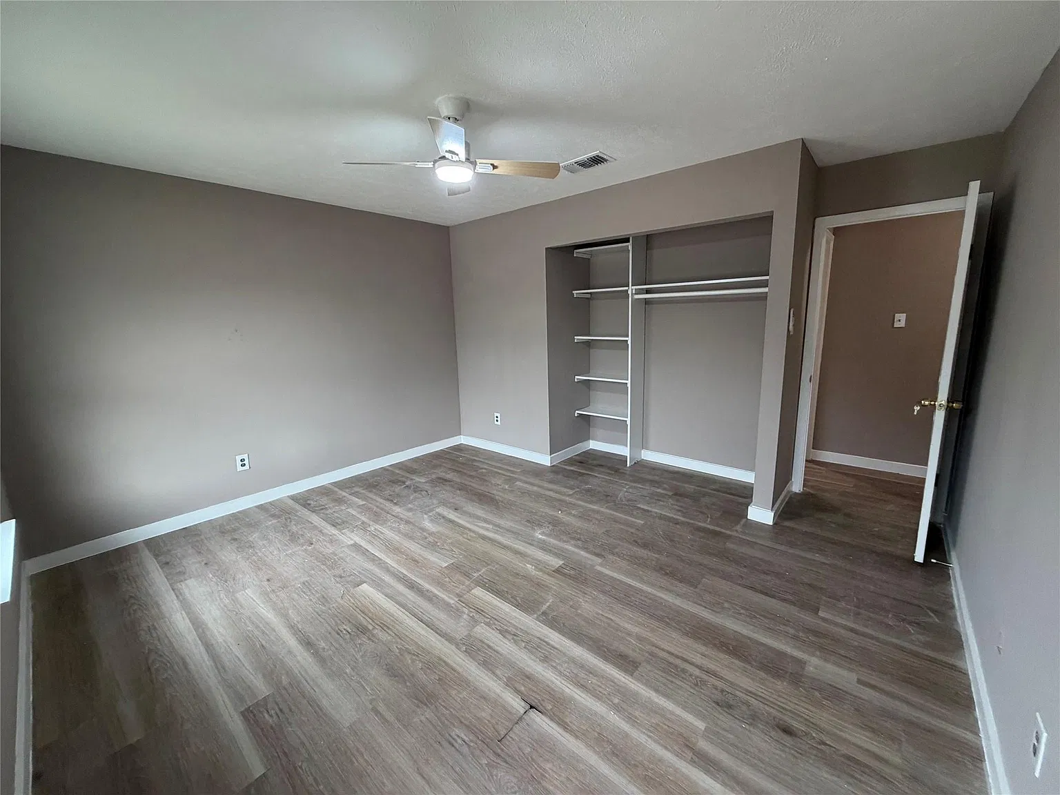 5 bed, 3.5 bath, 3020 sqft, $2,800 — Photo 3