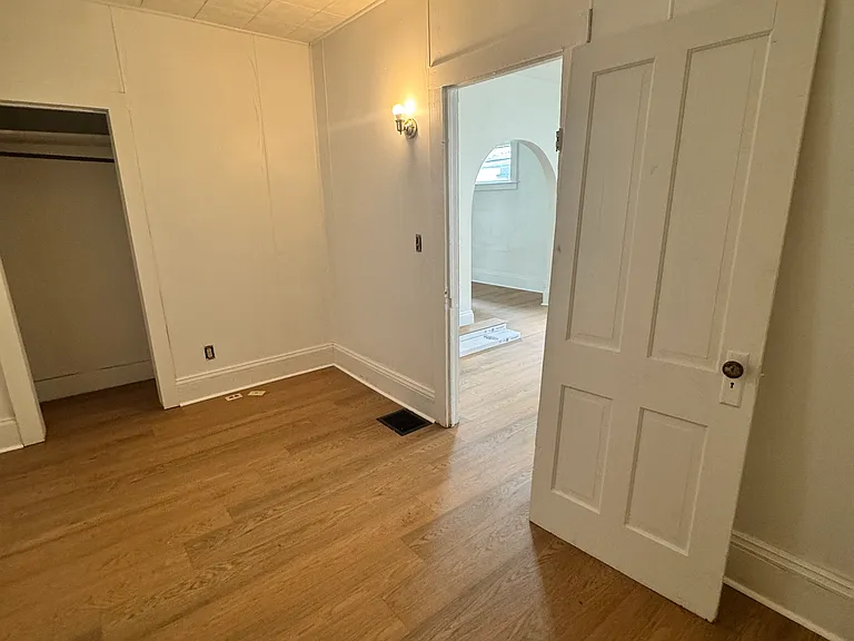 542 E 3rd St — Photo 5
