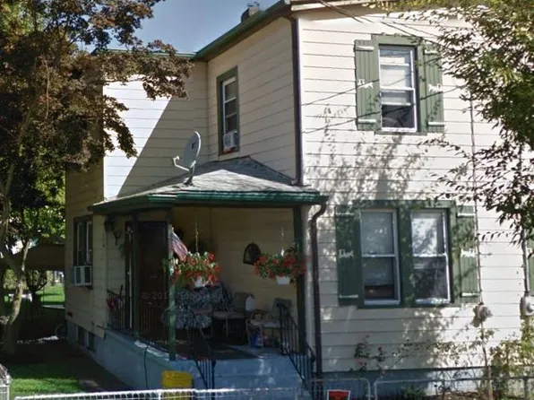 1011 W 4th St, Florence, NJ 08518