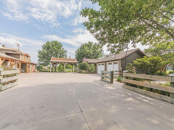5th image of 1365 Tornado Dr