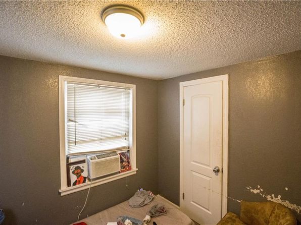 kansas-city-missouri-2074650432 picture