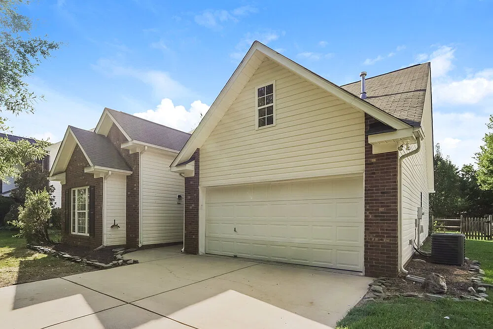 3 bed, 2.0 bath, 1478 sqft, $3,060 — Photo 3