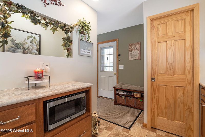 4th image of 231 Lower Dutch Hill Road