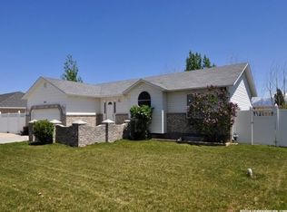 9157 S Mountain Laurel Ln, West Jordan, UT 84081
