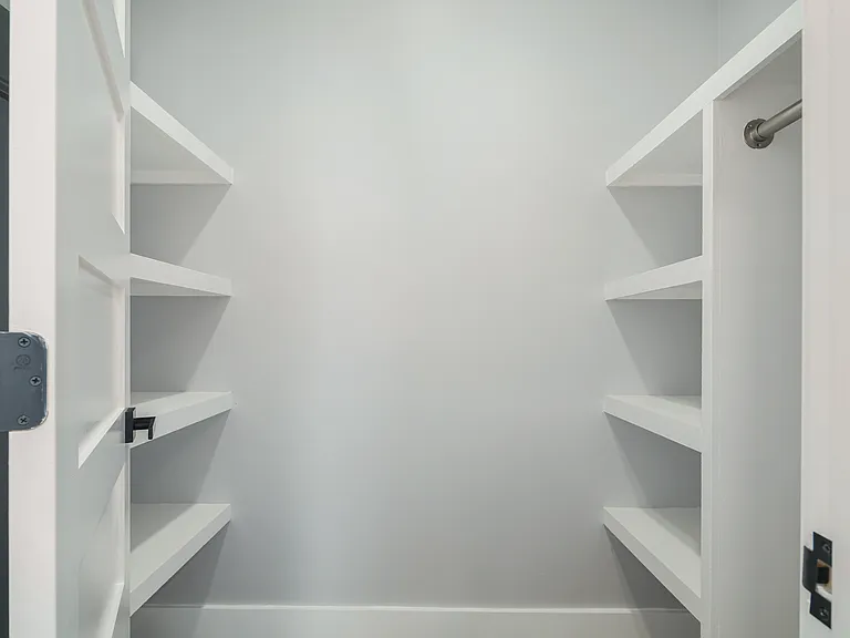 342 W Queen Ln #5 — Photo 9