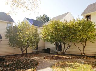 657 Mitchell Ct, Gurnee, IL 60031