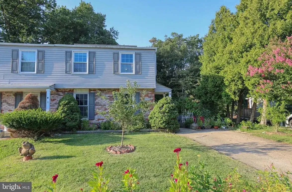 3 bed, 1.5 bath, 1400 sqft, $2,450 — Photo 1
