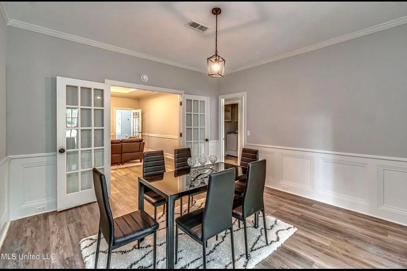 4 bed, 3697 sqft, $3,400 — Photo 1