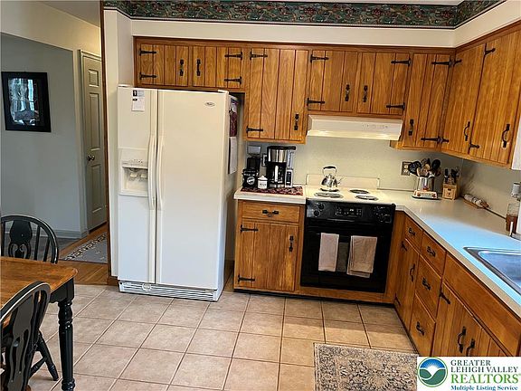 3rd image of 4682 Pine Dr