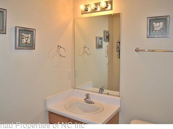 3rd image of 610 Cairn Cir