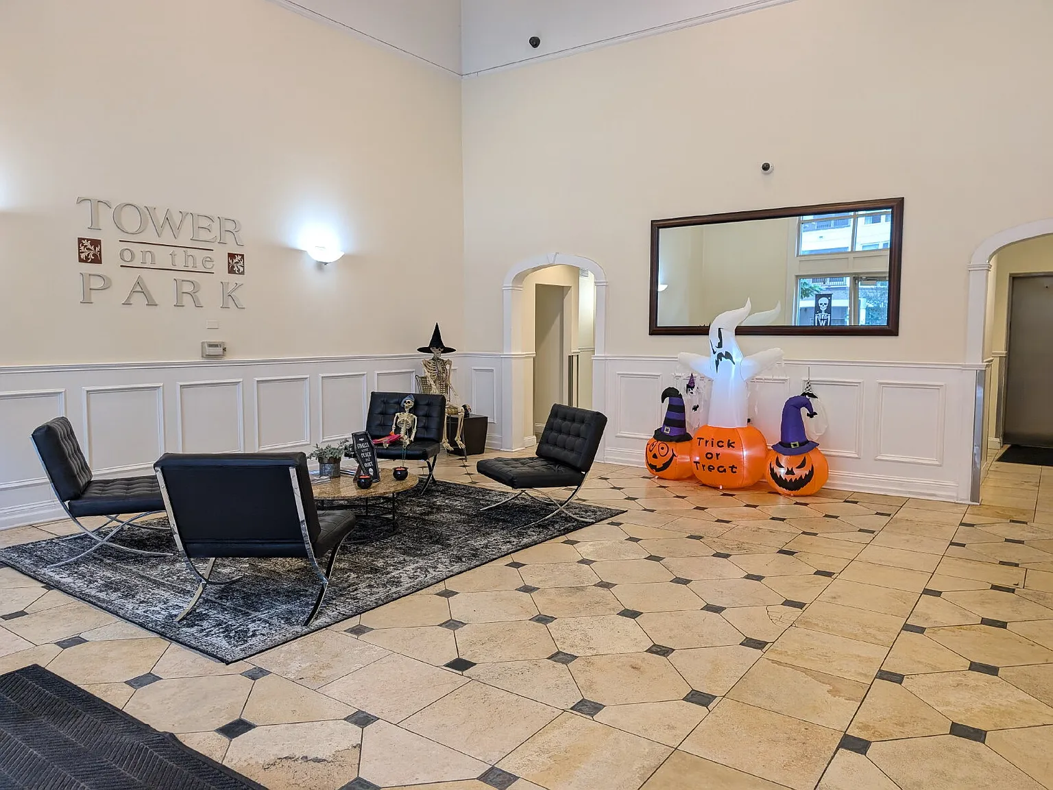 2 bed, 1.0 bath, 829 sqft, $1,995 — Photo 2