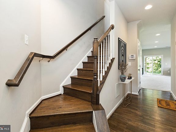2nd image of 109 Hollister Ln