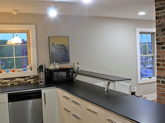 3rd image of 58 Barton St Floor 3